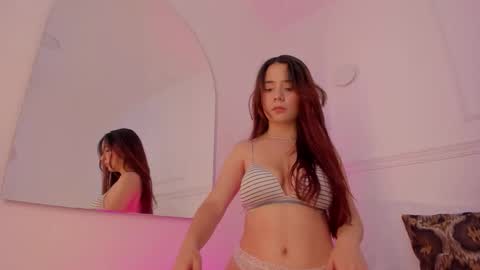 mia_lombana online show from 11/17/25, 08:25