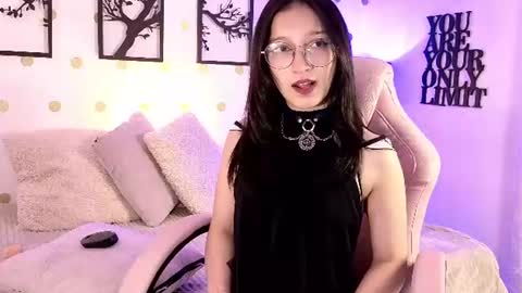 Snapshot of mia_luna0 chatting on 07/06/26, 11:07 Mia online show from 07/06/26, 11:07