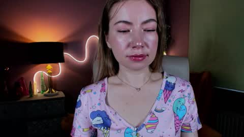 Mia online show from 10/25/25, 06:43