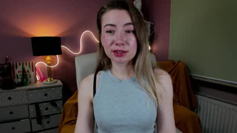 Mia online show from 12/17/25, 07:36