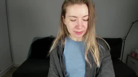 Mia online show from 12/23/25, 07:28