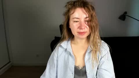 Mia online show from 02/25/26, 07:29