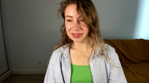 Mia online show from 04/17/26, 06:38