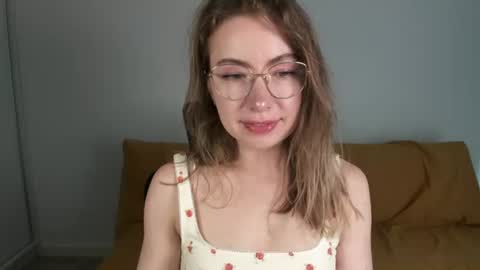 Snapshot of mia_luxx92 chatting on 07/19/26, 01:15 Mia online show from 07/19/26, 01:15