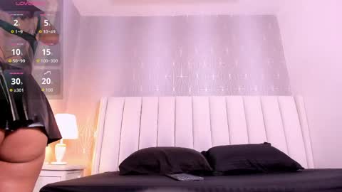 Snapshot of mia_medina chatting on 05/01/26, 07:51 online show from 05/01/26, 07:51