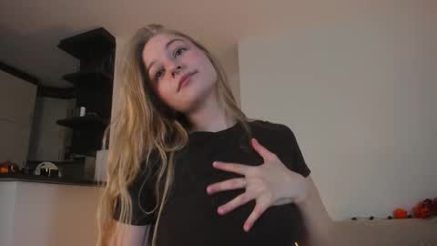 Mia here Appreciate your support online show from 10/15/25, 03:12