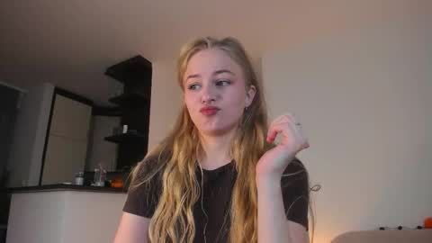 Mia here Appreciate your support online show from 10/18/25, 11:55