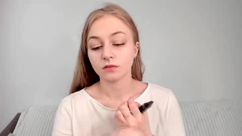 Mia here Appreciate your support online show from 04/22/26, 07:00