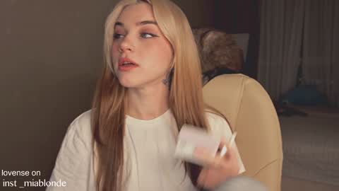 mia_milagros online show from 12/24/24, 12:00