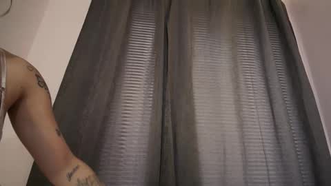 mia independent model online show from 09/30/25, 01:49