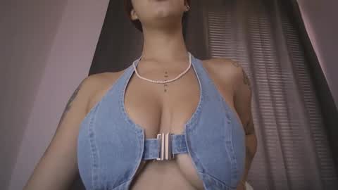 mia independent model online show from 10/23/25, 01:54