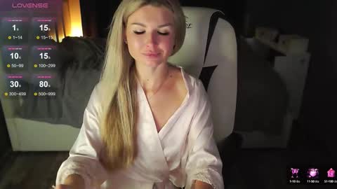 Snapshot of mia_mils chatting on 09/26/25, 06:56 online show from 09/26/25, 06:56