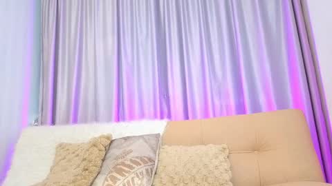 Mia online show from 03/31/26, 12:16