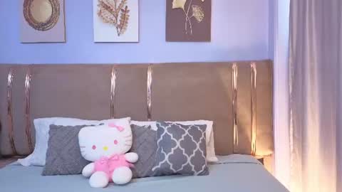 Mia online show from 07/16/26, 12:11