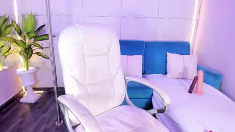 Mia online show from 01/10/26, 12:29