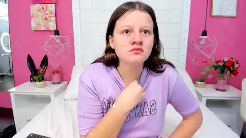 Mia  online show from 12/03/25, 12:58