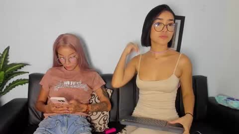 mia_petite72 online show from 11/25/25, 10:43