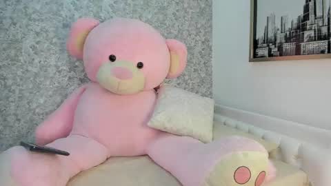 Mia online show from 06/02/26, 02:57