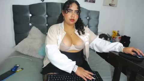 mia_pink19 online show from 11/19/25, 02:44
