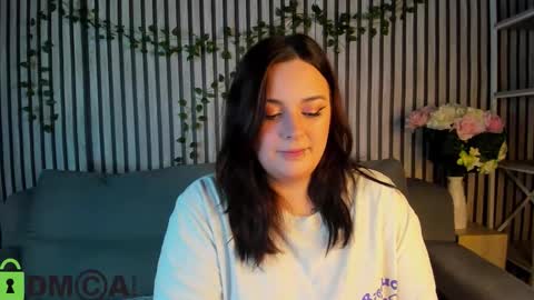 Mia online show from 10/27/25, 01:09