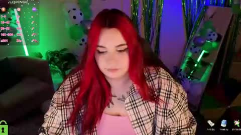 Snapshot of mia_r0ss chatting on 06/15/26, 01:08 Mia online show from 06/15/26, 01:08