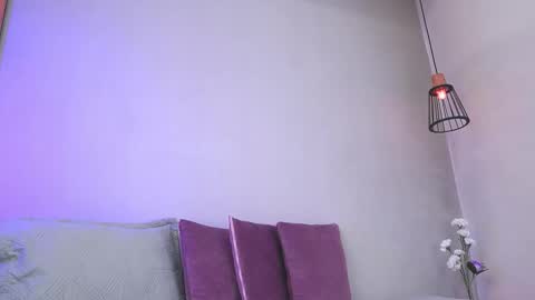 Mia Reeves online show from 12/18/25, 06:47