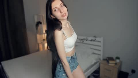 Mia online show from 03/12/25, 11:20