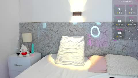 Mia online show from 01/12/25, 12:44