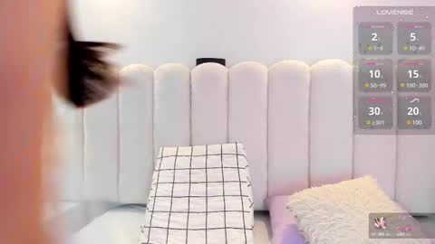 Mia online show from 02/21/25, 12:28