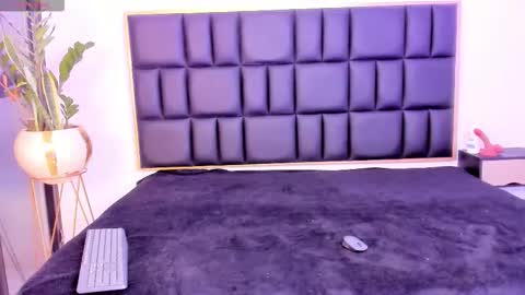 mia online show from 01/15/26, 04:28