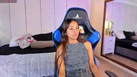 Snapshot of mia_rousse25 chatting on 11/30/25, 01:37 mia rousse25 online show from 11/30/25, 01:37