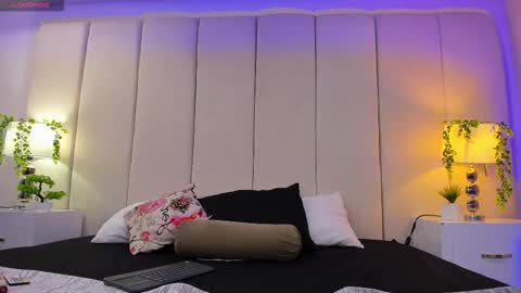 Snapshot of mia_rousse25 chatting on 12/01/25, 01:43 mia rousse25 online show from 12/01/25, 01:43