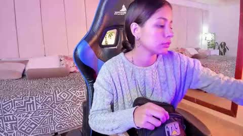 Snapshot of mia_rousse25 chatting on 12/15/25, 12:53 mia rousse25 online show from 12/15/25, 12:53