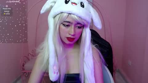 Mia  online show from 12/21/25, 01:07