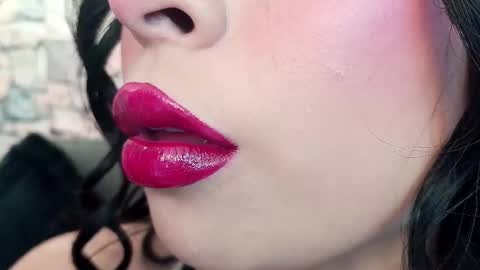 Mia online show from 11/21/25, 07:01