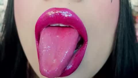 Mia online show from 11/23/25, 05:57