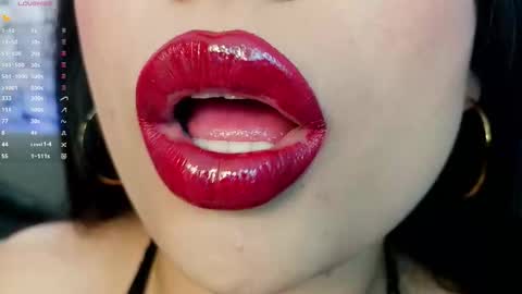 Mia online show from 12/01/25, 11:10