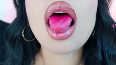 Mia online show from 04/02/26, 07:44