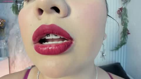 Mia Roux online show from 11/08/25, 01:50