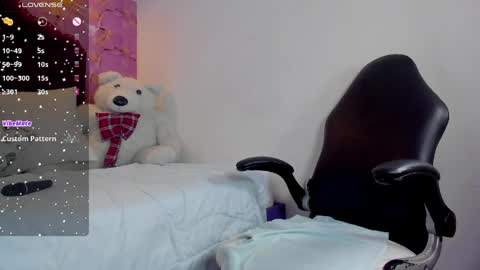 Snapshot of mia_rouxx1 chatting on 04/06/26, 04:46 Mia online show from 04/06/26, 04:46