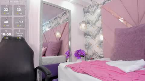 Snapshot of mia_rouxx1 chatting on 04/18/26, 04:27 Mia online show from 04/18/26, 04:27