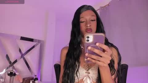 Snapshot of mia_royal chatting on 07/19/26, 04:33 mia_royal online show from 07/19/26, 04:33