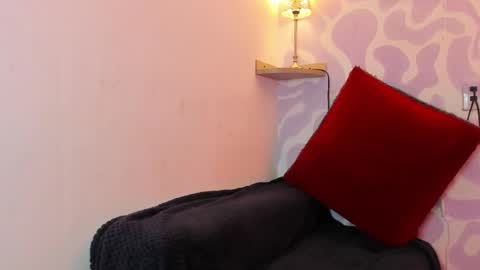 Mia . online show from 11/01/25, 12:40