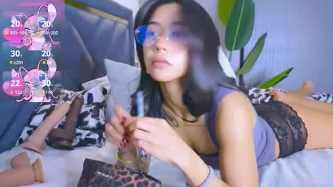 Mia online show from 11/19/25, 03:56