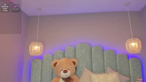 Mia online show from 11/29/25, 01:58