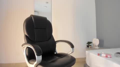 mia_smith_x online show from 03/06/25, 10:58