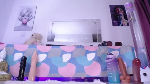 Mia  online show from 01/08/25, 04:12