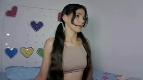 Snapshot of mia_suarez4 chatting on 04/26/26, 09:23 MIA suarez4 online show from 04/26/26, 09:23
