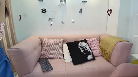 Mia online show from 03/08/25, 08:14