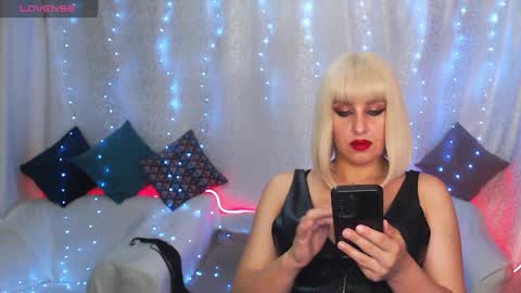 mia_sunn online show from 09/11/25, 01:39